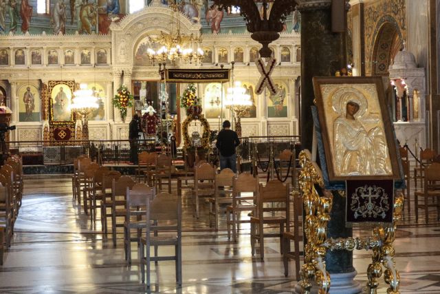 Κοροναϊός : Ανοιχτές οι εκκλησίες και την Πρωτοχρονιά