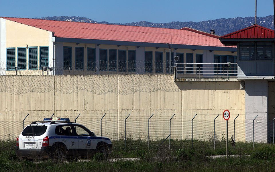 Φυλακές Τρικάλων: Κρατούμενοι έβαλαν φωτιά σε στρώματα