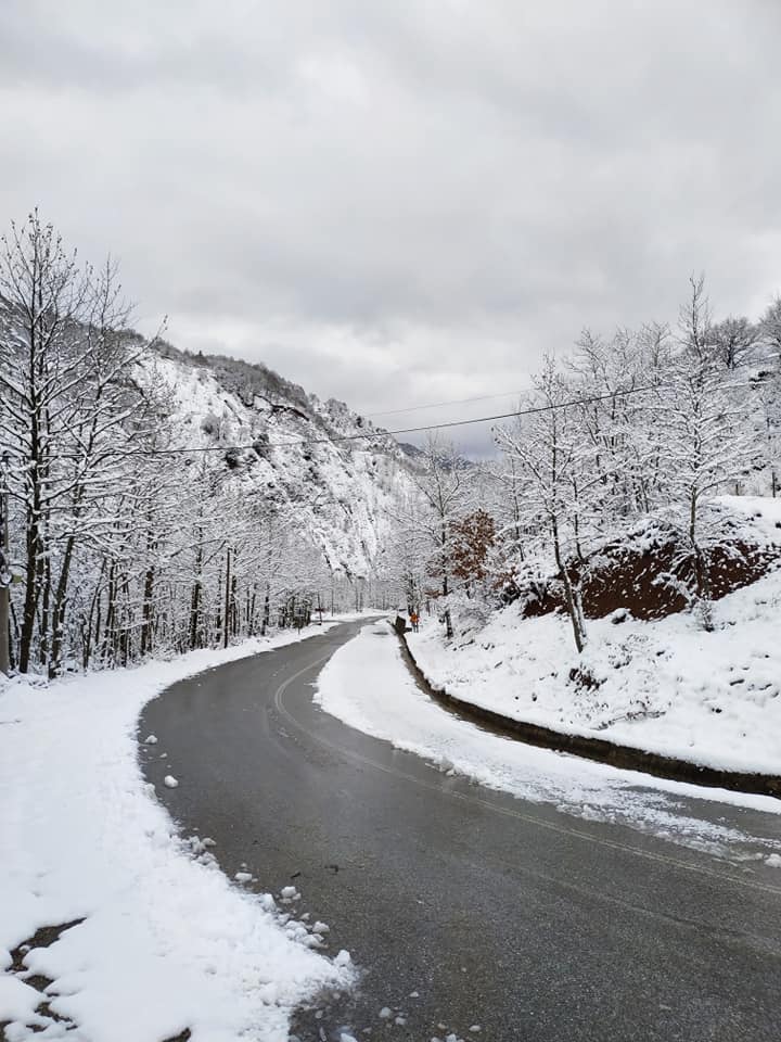 Μέχρι 40 εκατοστά το χιόνι στην ορεινή Καρδίτσα