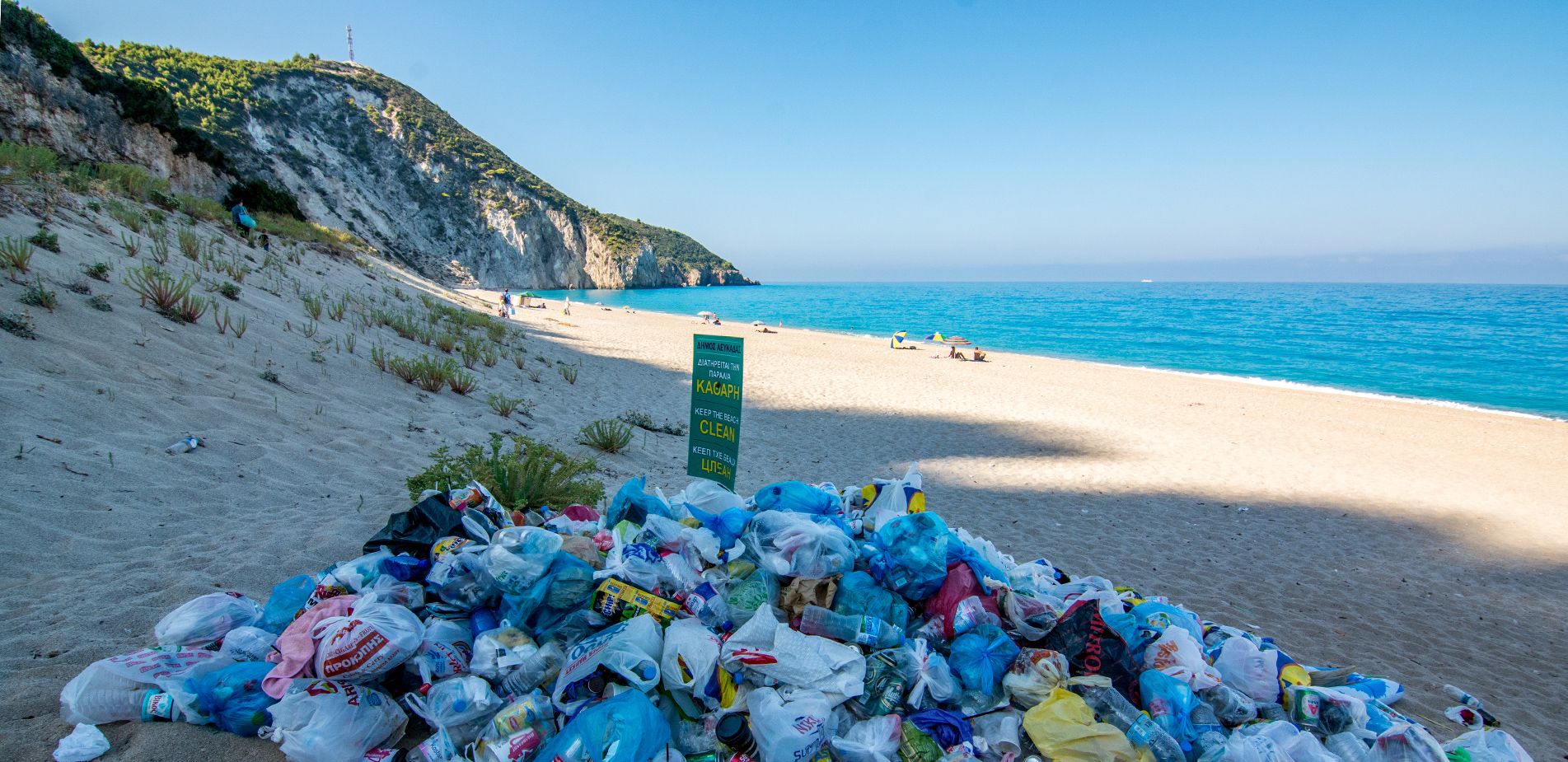 «Βουλιάζουν» στα πλαστικά οι ελληνικές παραλίες – 925 απορρίμματα εντοπίζονται ανά 100 μέτρα ακτογραμμής