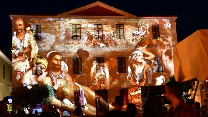 Εντυπωσιακή η προβολή της «ΕΠΙΘΥΜΙΑ ΕΛΕΥΘΕΡΙΑΣ» στις όψεις κτιρίων 18 πόλεων σε όλη την Ελλάδα